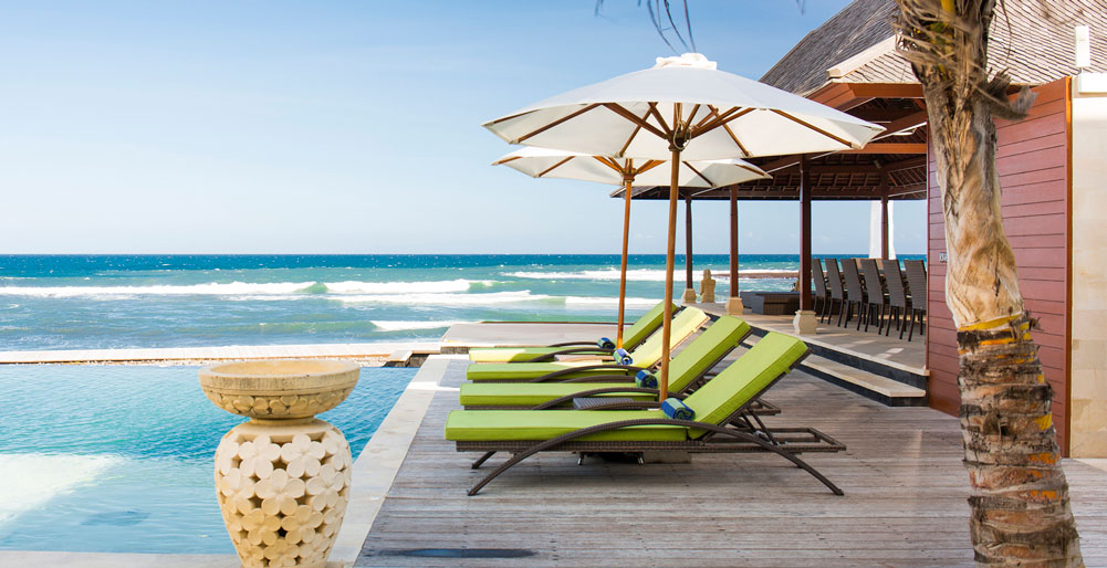 Villa Bayu Gita Beachfront - Pool Area by the beach